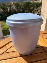 Lade das Bild in den Galerie-Viewer, biologische abbaubare Urne CRETA