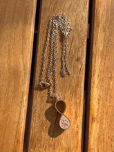 Lade das Bild in den Galerie-Viewer, Collier symbole infini urne