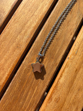 Lade das Bild in den Galerie-Viewer, Collier-urne-etoile