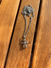 Lade das Bild in den Galerie-Viewer, Collier urne motif ange