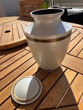 Lade das Bild in den Galerie-Viewer, Urne BLANCO