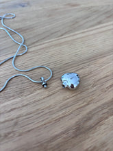 Lade das Bild in den Galerie-Viewer, Pendentif Funéraire Cœur - détail