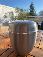 Lade das Bild in den Galerie-Viewer, urne funeraire Paris en métal