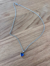 Lade das Bild in den Galerie-Viewer, Collier Cinéraire Cœur Cristal Bleu - photo 2