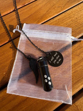 Lade das Bild in den Galerie-Viewer, collier urne chat noir avec empreintes de pattes