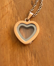 Lade das Bild in den Galerie-Viewer, Collier Urne cœur gold - photo 1