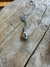 Lade das Bild in den Galerie-Viewer, collier cendres goutte