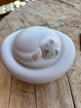 Lade das Bild in den Galerie-Viewer, Urne Chat céramique blanche - photo 1