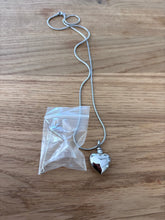 Lade das Bild in den Galerie-Viewer, Pendentif Funéraire Cœur - photo 3