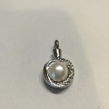 Lade das Bild in den Galerie-Viewer, Pendentif funéraire : Prestige - photo 4