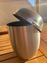 Lade das Bild in den Galerie-Viewer, urne canada grise