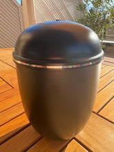 Lade das Bild in den Galerie-Viewer, urne canada noire mat