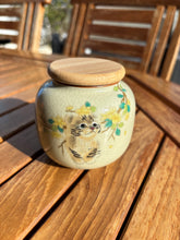 Lade das Bild in den Galerie-Viewer, urne chat ceramique fleurs