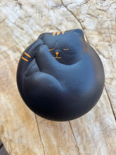 Lade das Bild in den Galerie-Viewer, urne chat ceramique