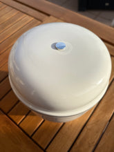 Lade das Bild in den Galerie-Viewer, urne cineraire blanc vue dessus