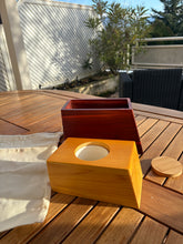 Lade das Bild in den Galerie-Viewer, urne cineraire en bois pou humain