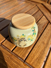 Lade das Bild in den Galerie-Viewer, urne cineraire chat fleurs