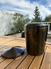 Lade das Bild in den Galerie-Viewer, urne cineraire ferrer marron ouverte