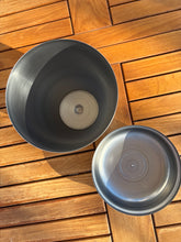 Lade das Bild in den Galerie-Viewer, urne cineraire en metal ouverte