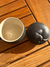 Lade das Bild in den Galerie-Viewer, Urne funéraire Chien noire - photo 4