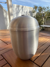 Lade das Bild in den Galerie-Viewer, urne funeraire grise