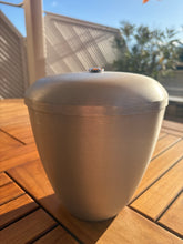 Lade das Bild in den Galerie-Viewer, urne galaxy en aluminium