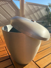 Lade das Bild in den Galerie-Viewer, urne galaxy en metal