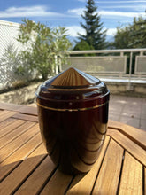 Lade das Bild in den Galerie-Viewer, urne mandalay bordeaux vue montagne