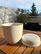 Lade das Bild in den Galerie-Viewer, urne metal blanc et argent