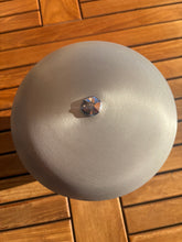 Lade das Bild in den Galerie-Viewer, urne en metal grise galaxy