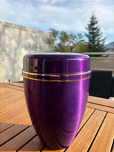 Lade das Bild in den Galerie-Viewer, Urne Métal Œillet violette - photo 2
