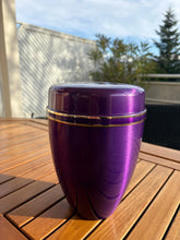 Lade das Bild in den Galerie-Viewer, Urne Métal Œillet violette - photo 6