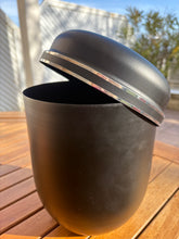 Lade das Bild in den Galerie-Viewer, urne new york noire