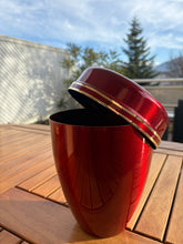 Lade das Bild in den Galerie-Viewer, urne oeillet rouge