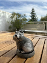 Lade das Bild in den Galerie-Viewer, Urne Pour Hamster Figurine - photo 1