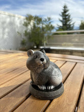 Lade das Bild in den Galerie-Viewer, Urne Pour Hamster Figurine - photo 2