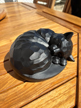 Lade das Bild in den Galerie-Viewer, urne resine chat