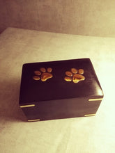 Lade das Bild in den Galerie-Viewer, Blacky Cremation Urn (Standard)