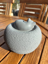 Lade das Bild in den Galerie-Viewer, Urne CAT résine
