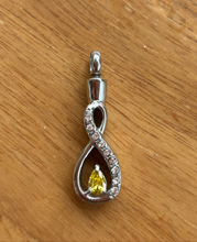 Lade das Bild in den Galerie-Viewer, Asche Anhänger - Alliance
