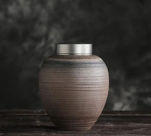 Lade das Bild in den Galerie-Viewer, Urne TERRA
