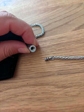 Lade das Bild in den Galerie-Viewer, bracelet urne pour cendres fleurs
