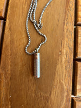 Lade das Bild in den Galerie-Viewer, chaine collier urne pulta
