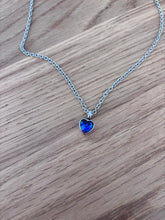 Lade das Bild in den Galerie-Viewer, Collier Cinéraire Cœur Cristal Bleu - photo 1

