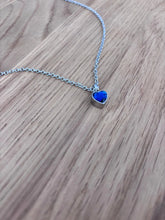Lade das Bild in den Galerie-Viewer, Collier Cinéraire Cœur Cristal Bleu - photo 3
