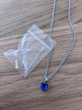 Lade das Bild in den Galerie-Viewer, Collier Cinéraire Cœur Cristal Bleu - photo 4
