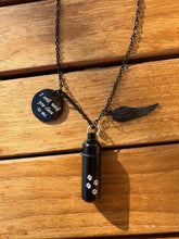 Lade das Bild in den Galerie-Viewer, collier urne chat angel noir pendentif aile d'ange
