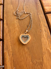 Lade das Bild in den Galerie-Viewer, Collier Urne cœur gold - photo 2
