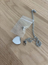 Lade das Bild in den Galerie-Viewer, Collier urne cœur LOVE - photo 6
