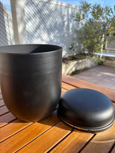 Lade das Bild in den Galerie-Viewer, grande urne funeraire
